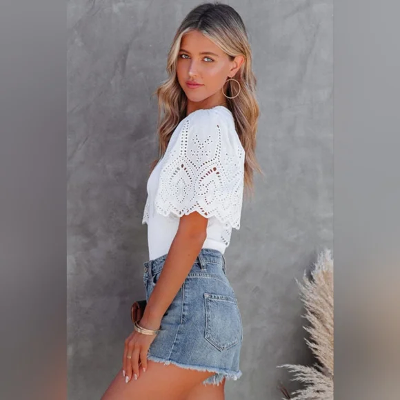 Scalloped Eyelet Sleeve Top - Picture 4 of 6